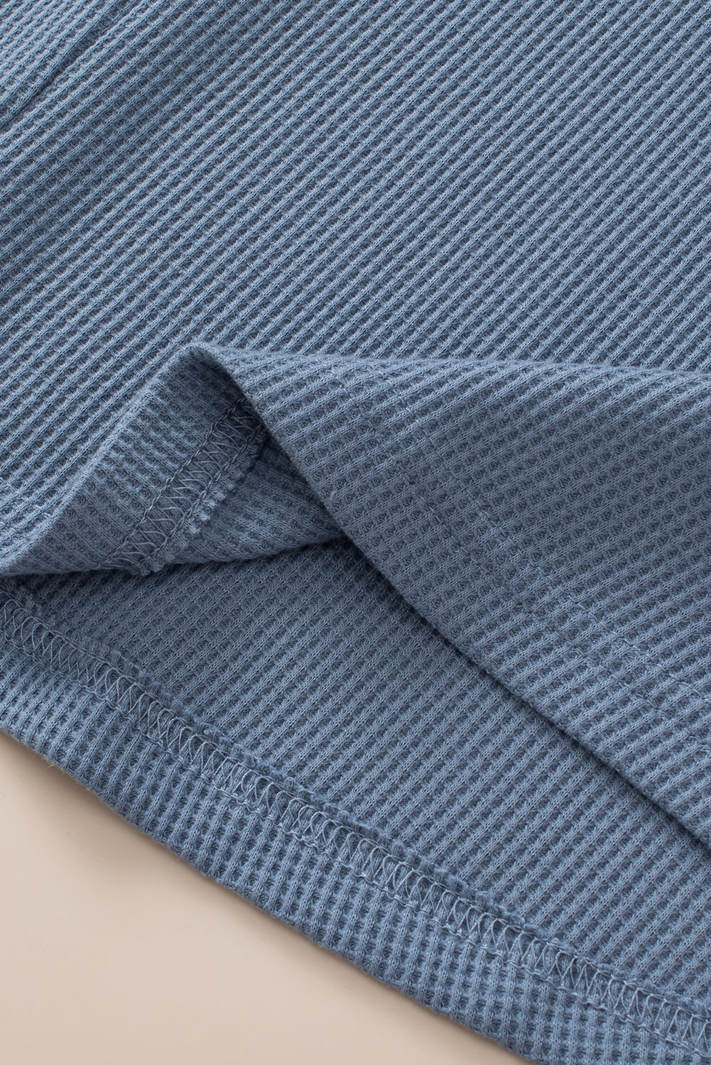 Ashleigh modra velika, vafelj pletena majica s kapuco s kratkimi rokavi in ​​vrvicami