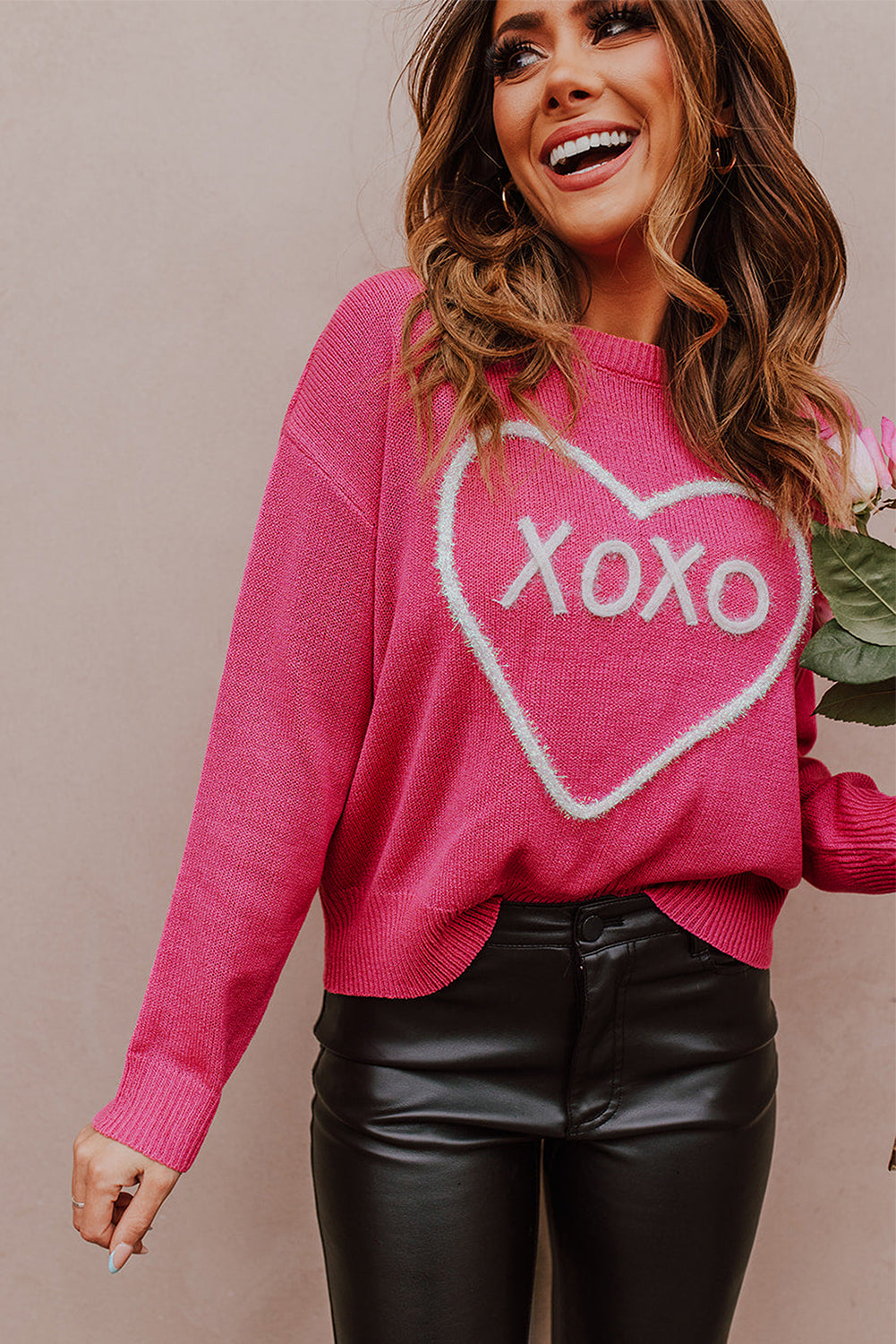Pull en tricot côtelé à épaules tombantes et motif XOXO Rose Heart