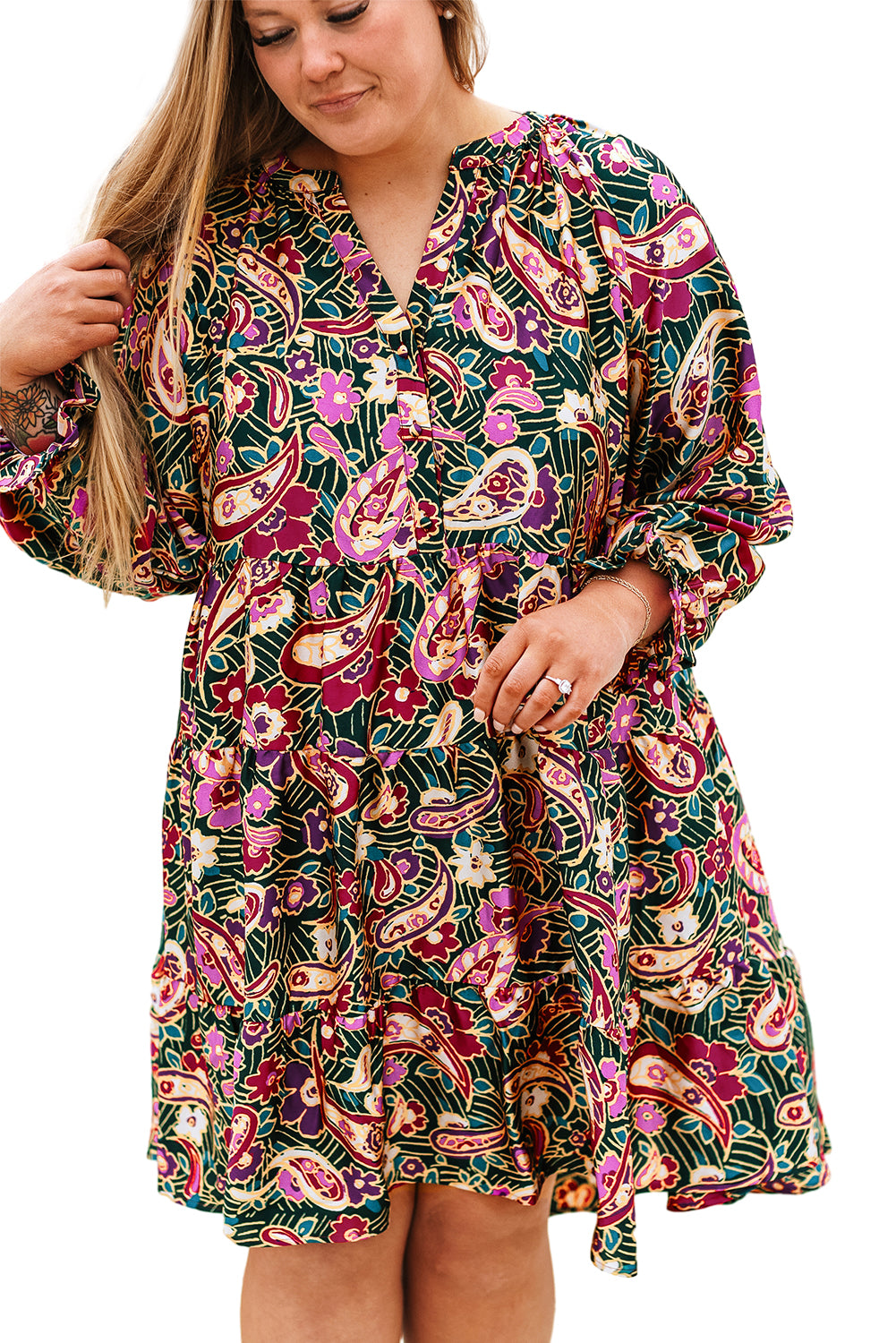 Haljina veće veličine s naboranim rubom i zelenim cvjetnim printom paisley