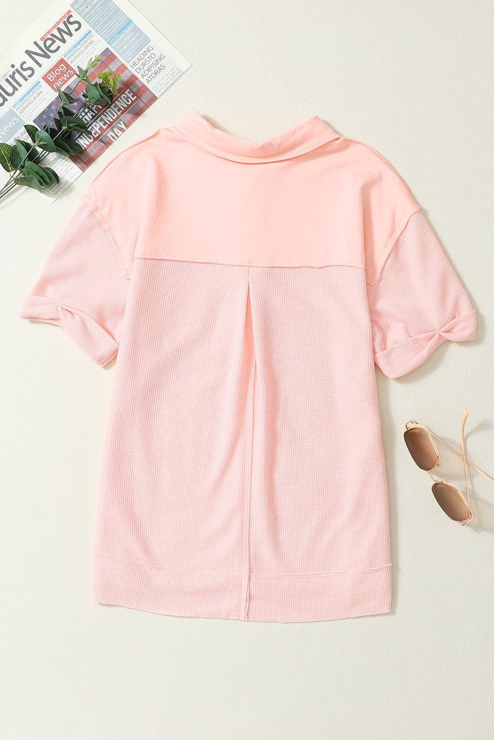 Chemise boutonnée à manches courtes en tricot gaufré rose délavé à l'acide