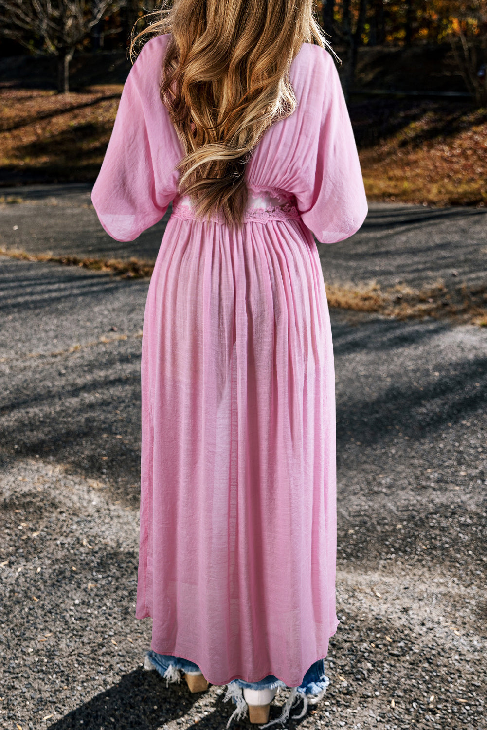 Maxi kimono aperto sul davanti con cuciture in pizzo rosa chiaro