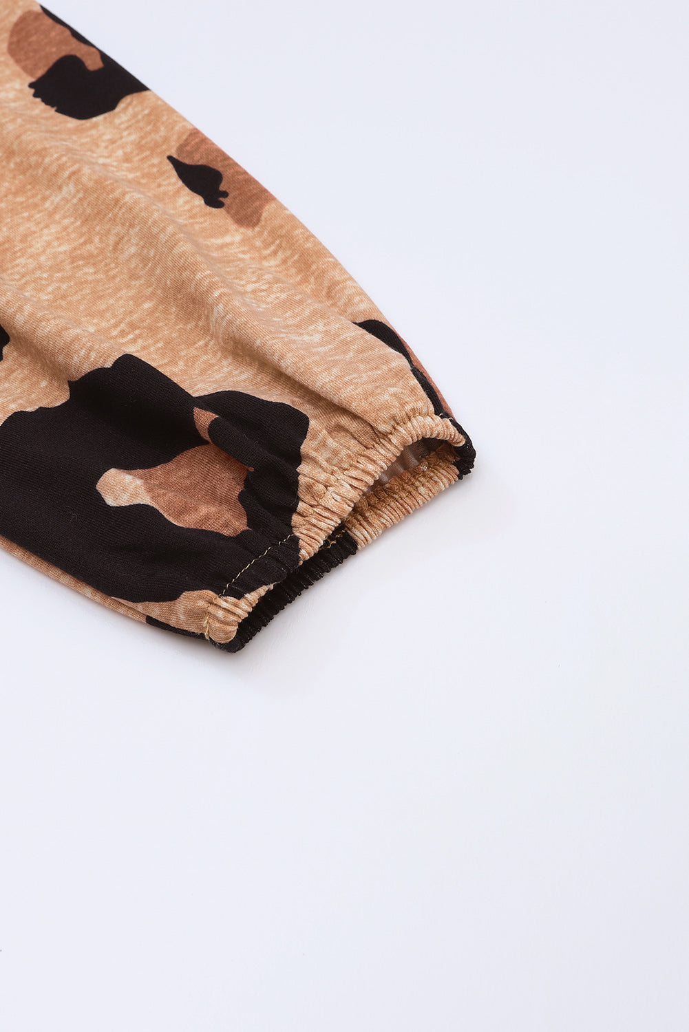 Robe en tricot ample à manches bouffantes et boutonnée sur le devant à imprimé léopard