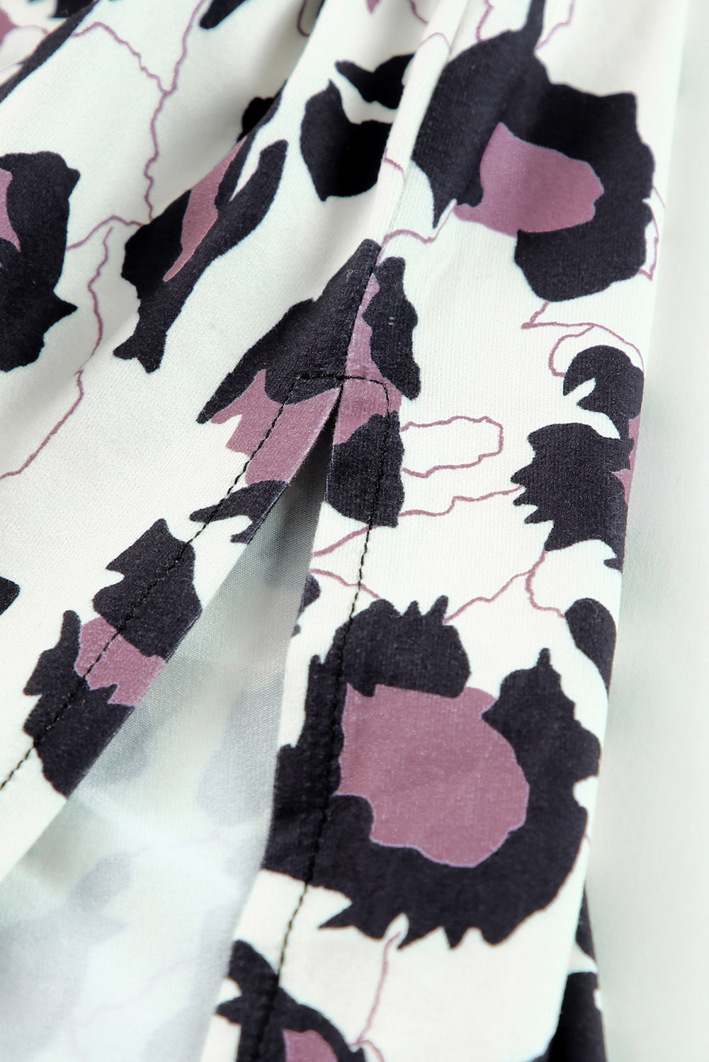 Robe longue t-shirt léopard à blocs de couleurs et fente latérale noire