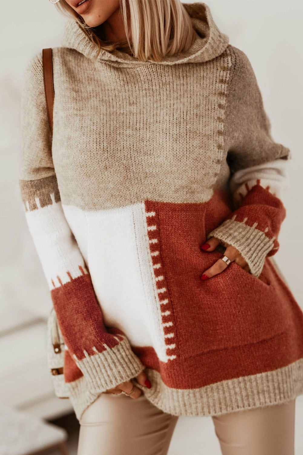 Maglione con cappuccio con tasca a marsupio color block marrone