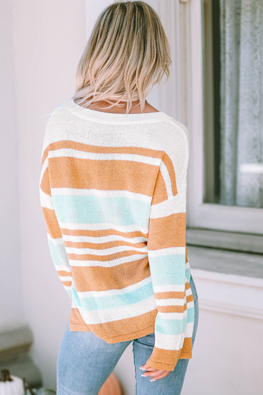 Večbarvni razcepljeni pulover z dolgimi rokavi in ​​barvnimi bloki