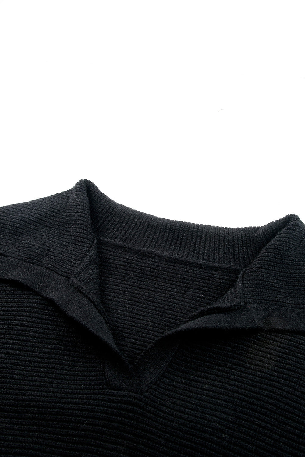 Pull courbé en tricot côtelé noir à col à revers