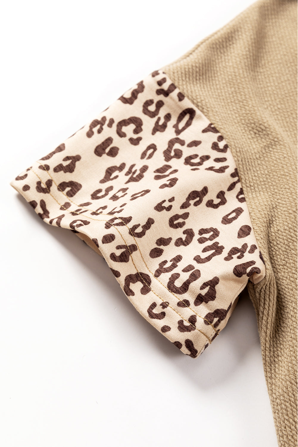 T-shirt con cappuccio con coulisse patchwork leopardato kaki