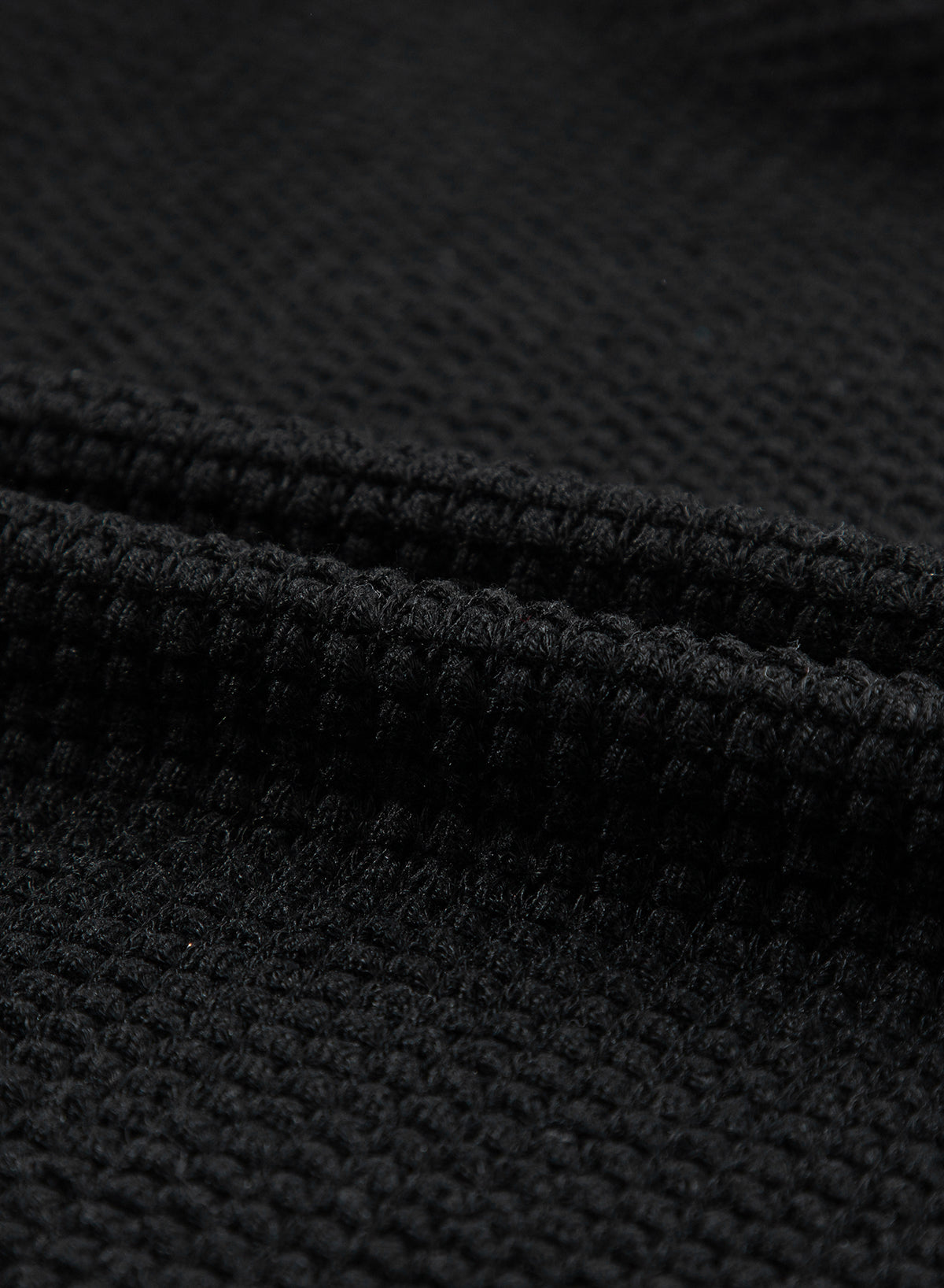 Črna enobarvna majica z rokavi z gumbi in teksturo