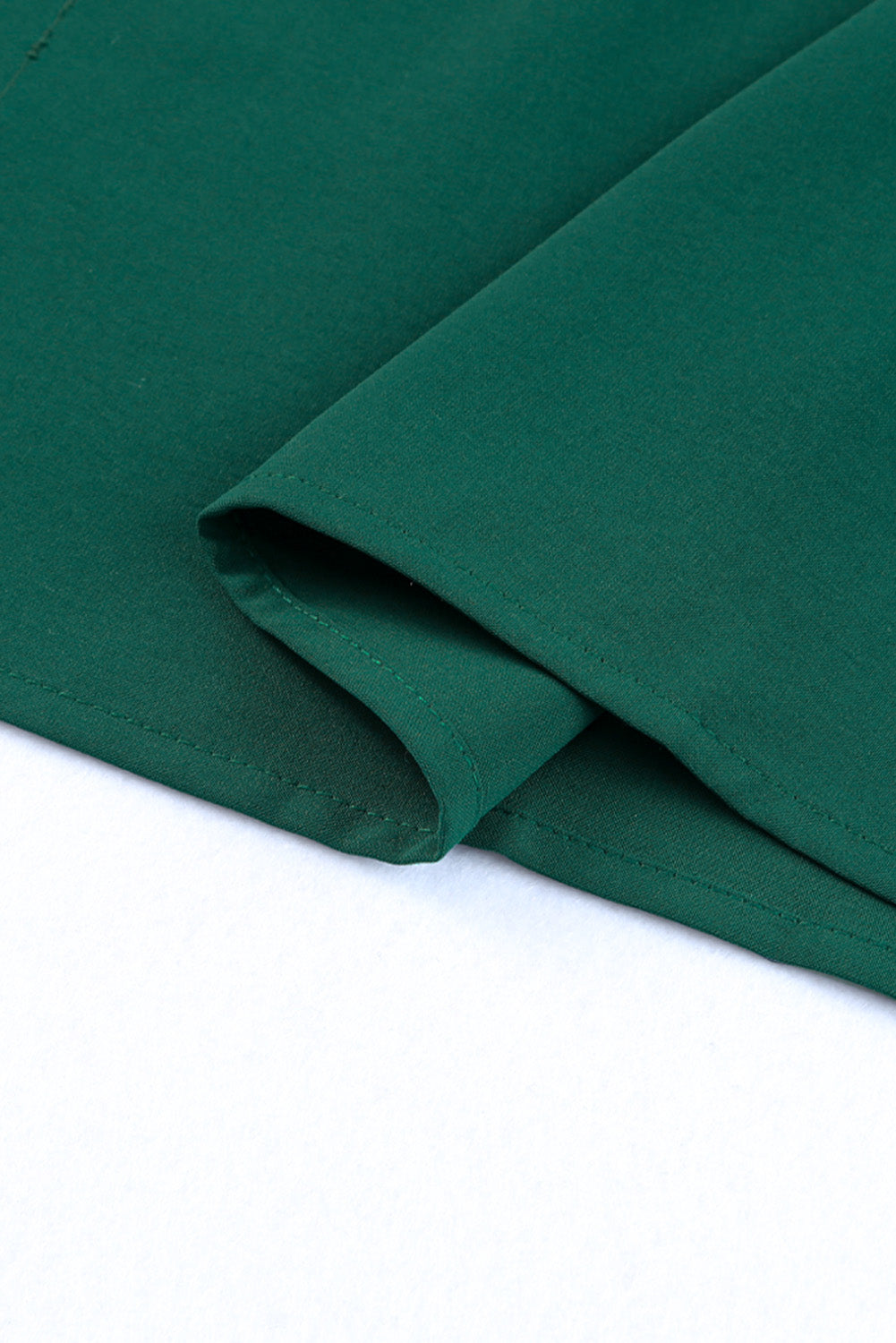 Zelena srajčna obleka z razcepljenim V izrezom in naboranimi rokavi