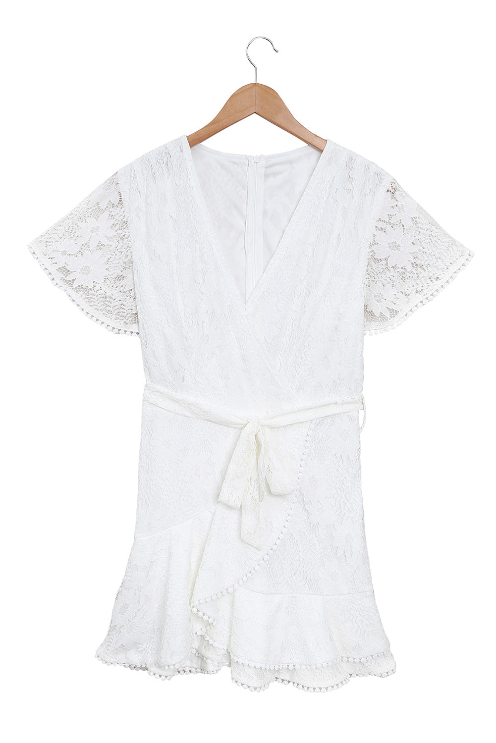 Bijela kratka haljina s lepršavim rukavima i v-izrezom s cvjetnim čipkama