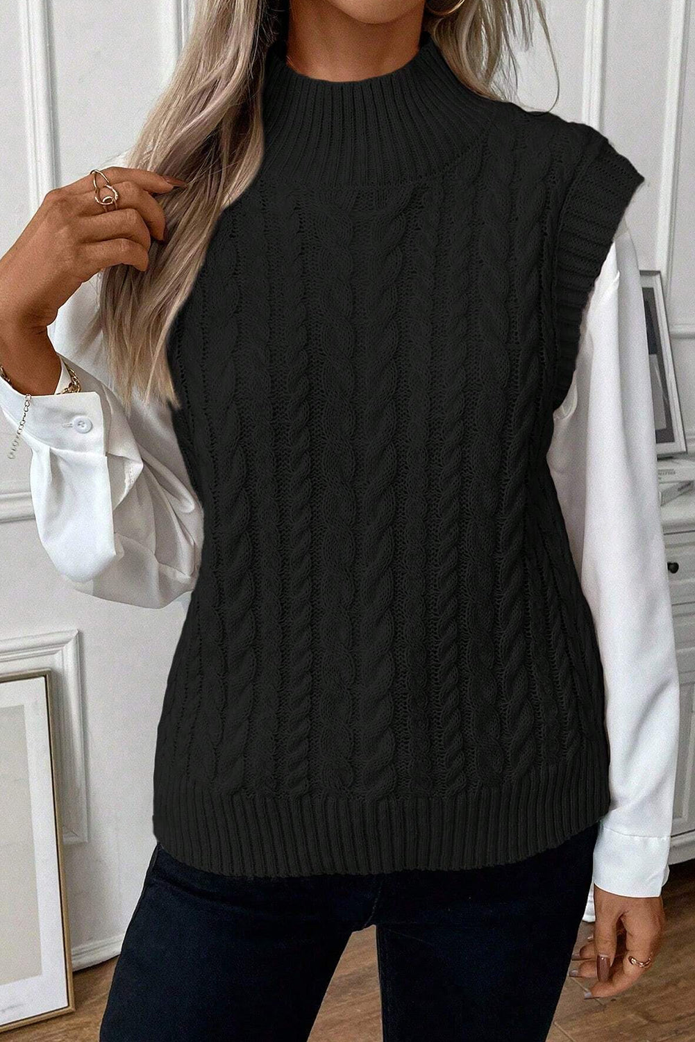 Gilet pull noir à col montant en tricot torsadé