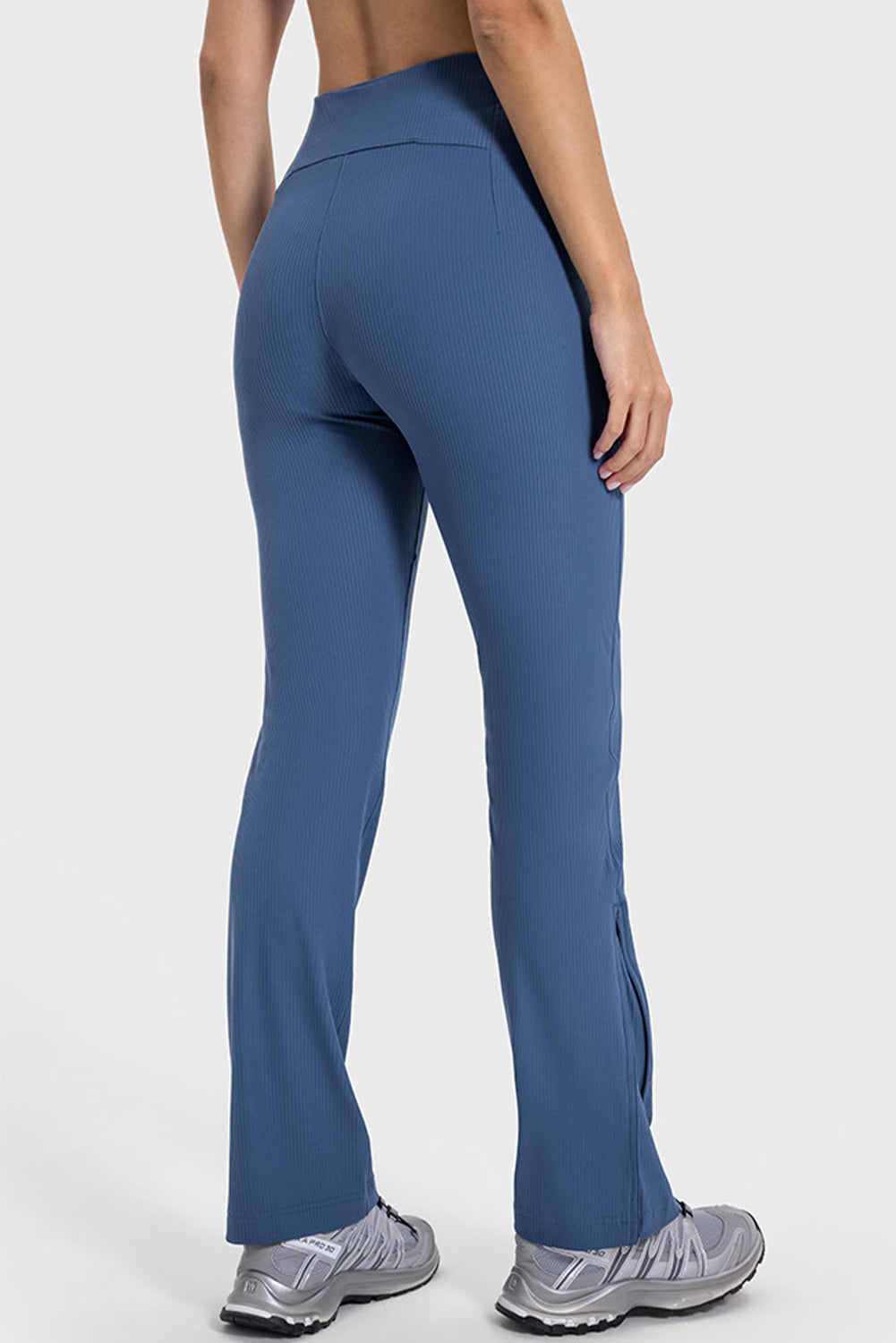 Pantalon de sport taille haute côtelé à jambe évasée et zippé bleu voile