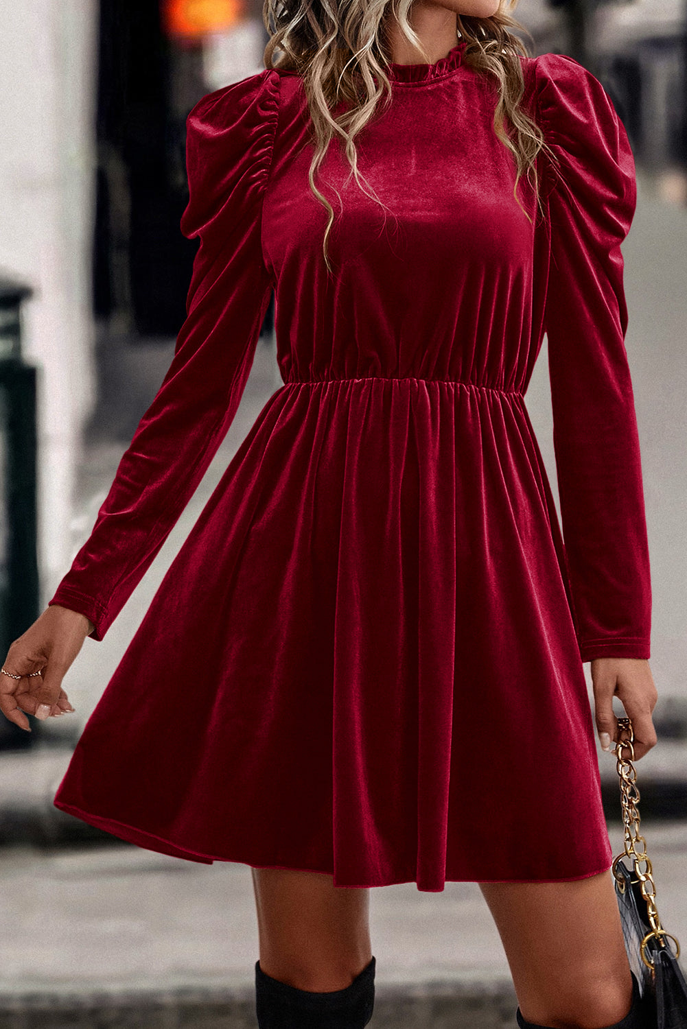 Žametna rdeča Dahlia nihajoča obleka z naborki in gigot rokavi