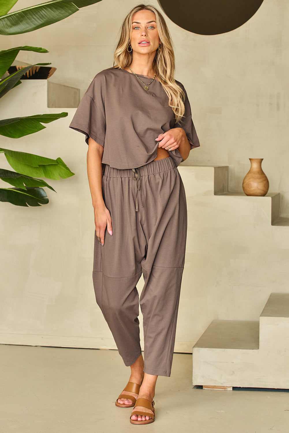 Simply Taupe High Low Boxy Fit T-Shirt und Crop-Hosen-Set