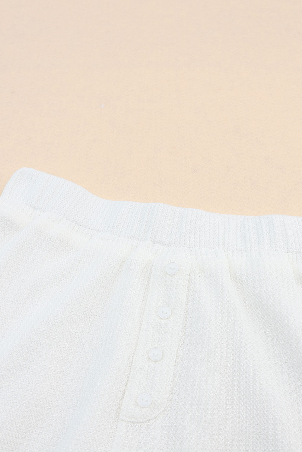 Bel vafelj pleten komplet z dolgimi rokavi in ​​kratkimi hlačami na gumbe