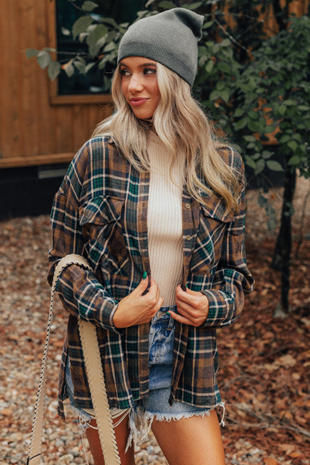 Veste chemise boutonnée marron à carreaux et poches poitrine