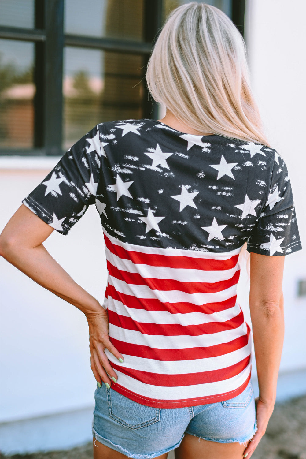 T-shirt noir contrasté à découpe et drapeau américain