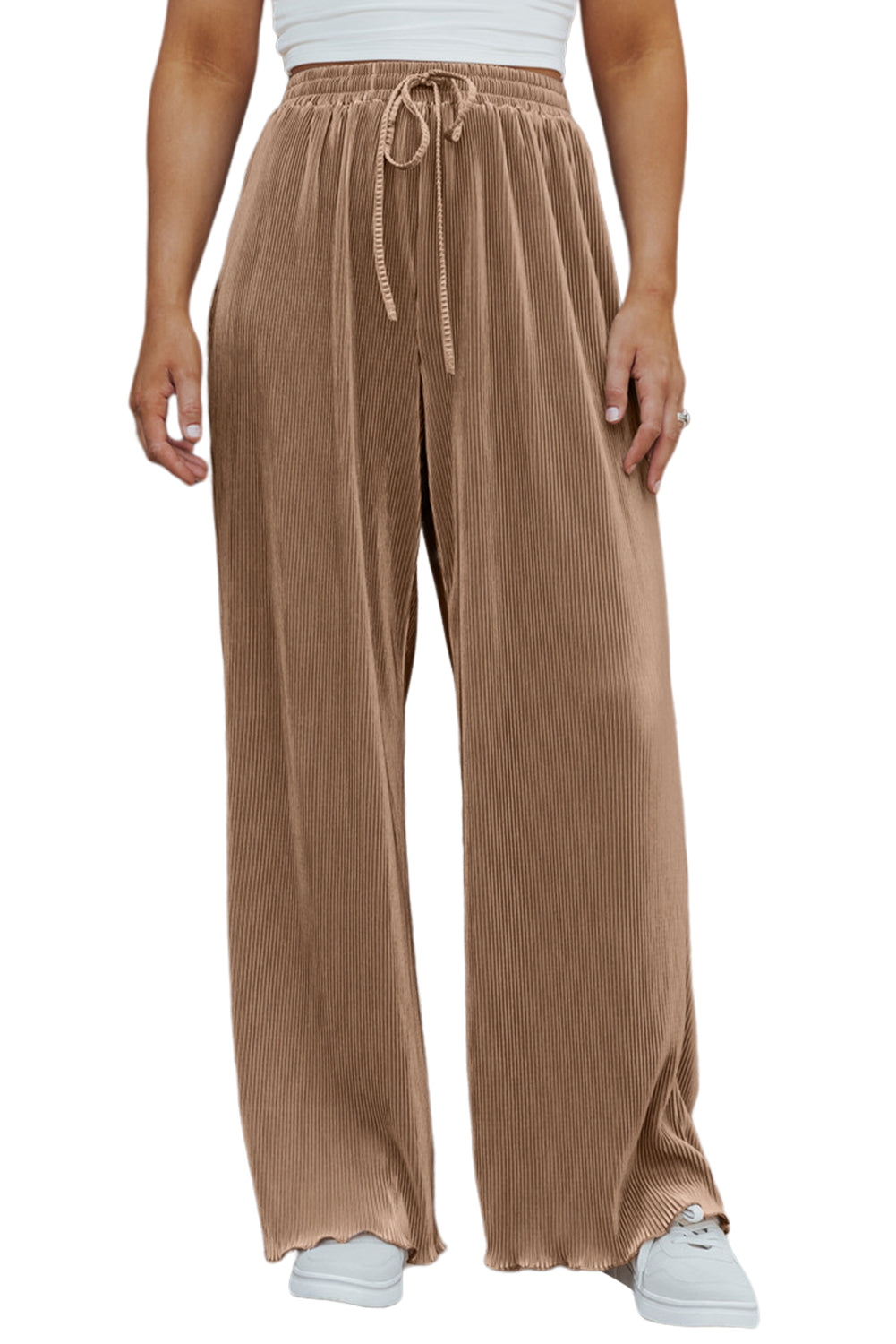 Pantaloni larghi a pieghe a vita alta con coulisse color cammello