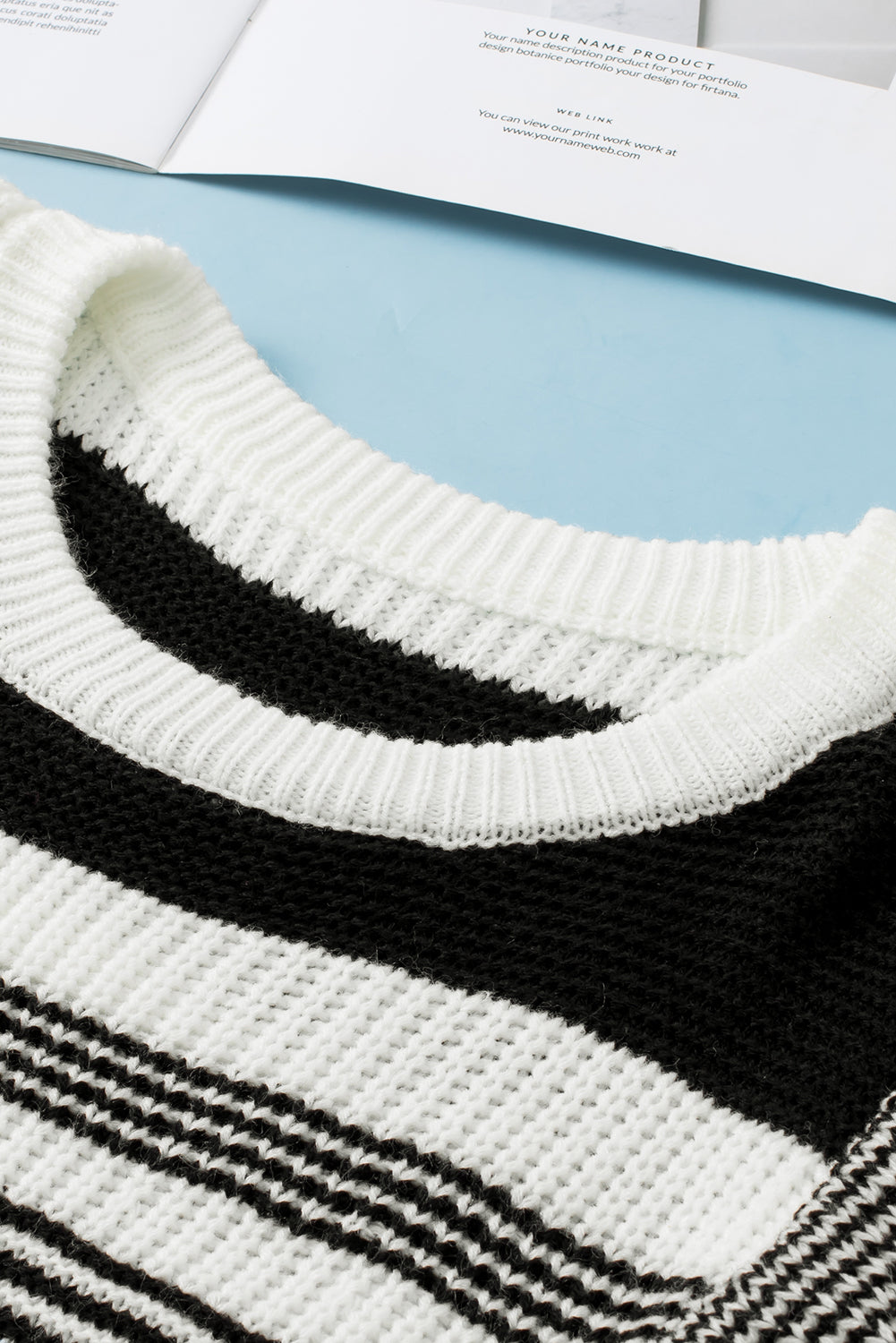 Črn mešani pulover s črtastim potiskom in naborki velike velikosti