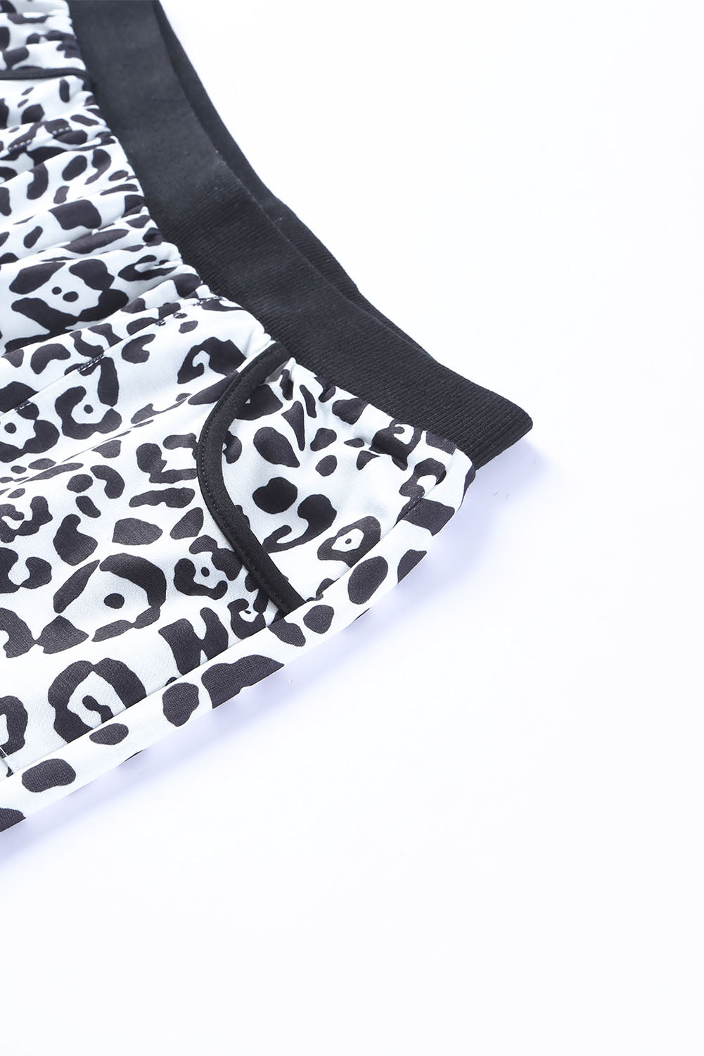 Pulover z leopardjim vzorcem in jogger komplet