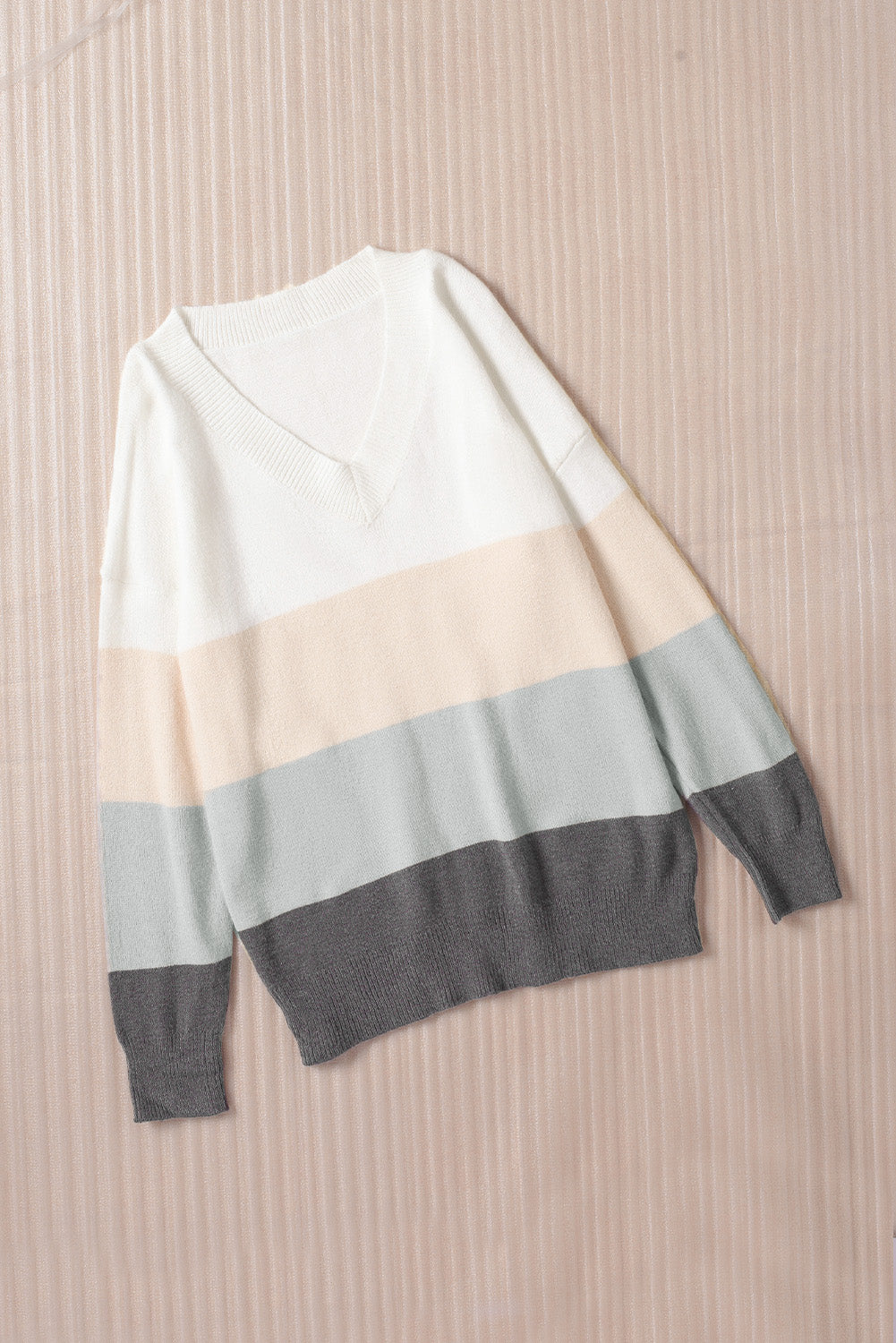 Colourblock pulover s V izrezom
