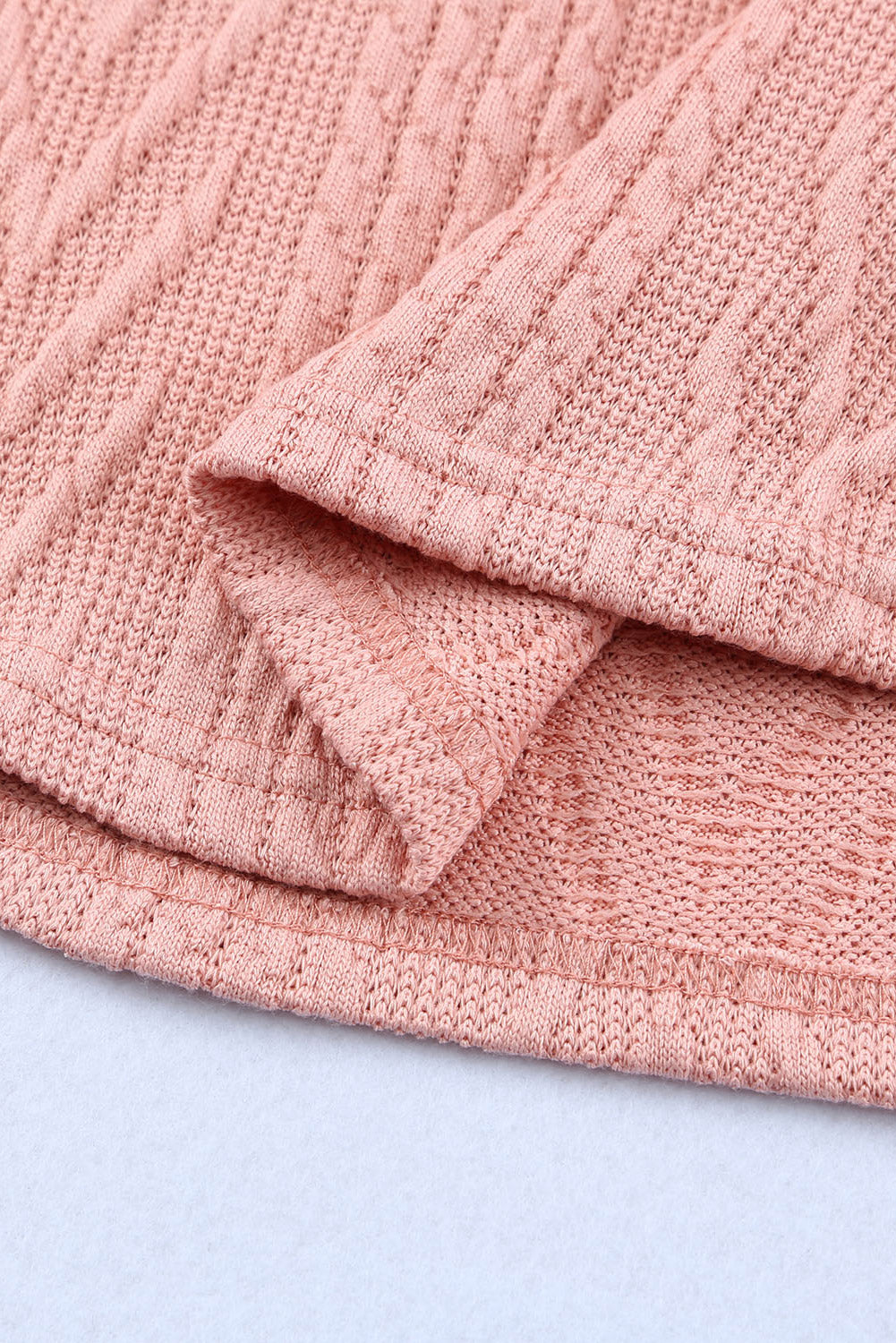 Top in maglia strutturata con maniche impiombate in paillettes leopardate rosa