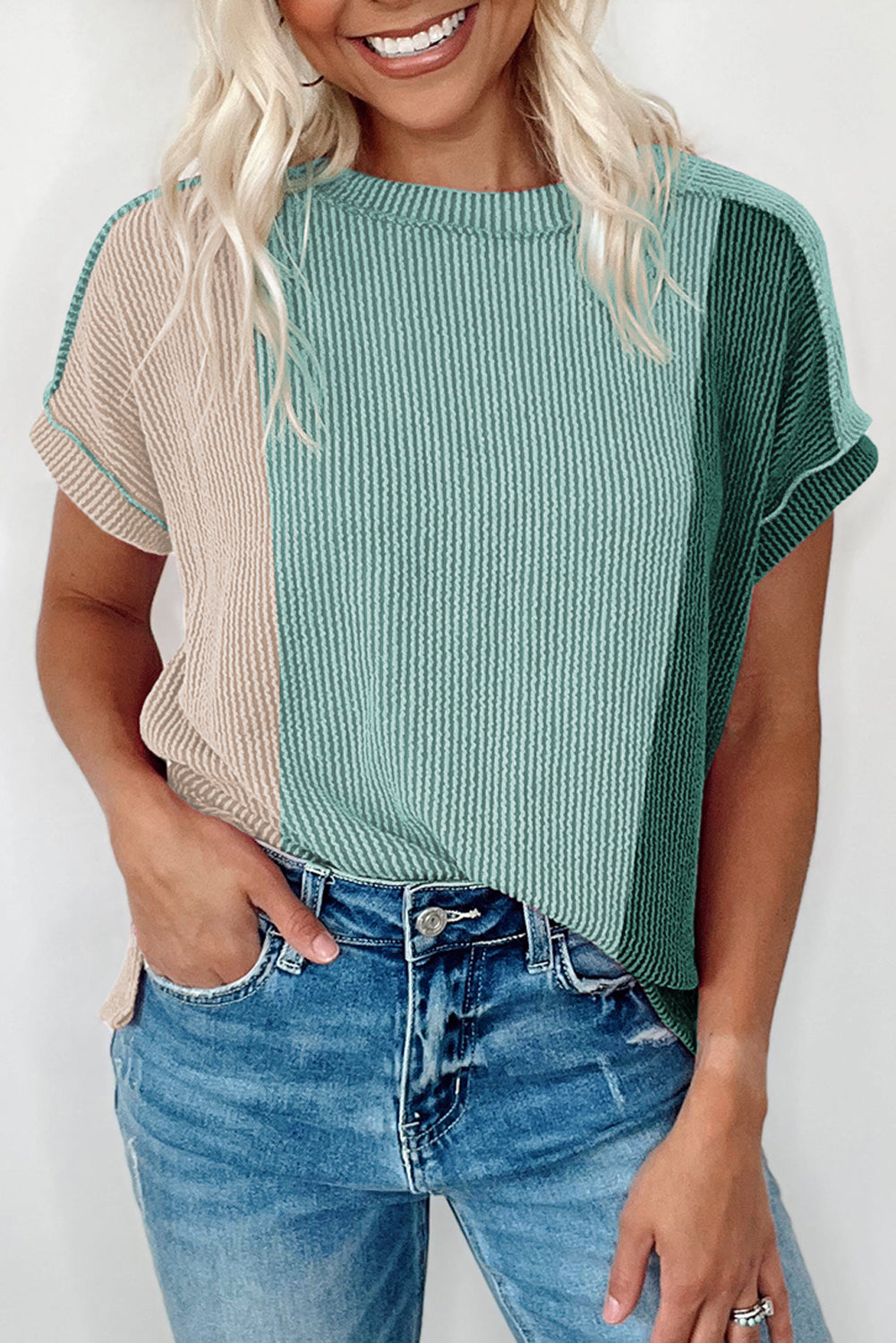 Mintgrünes, strukturiertes Colorblock-T-Shirt mit Rundhalsausschnitt