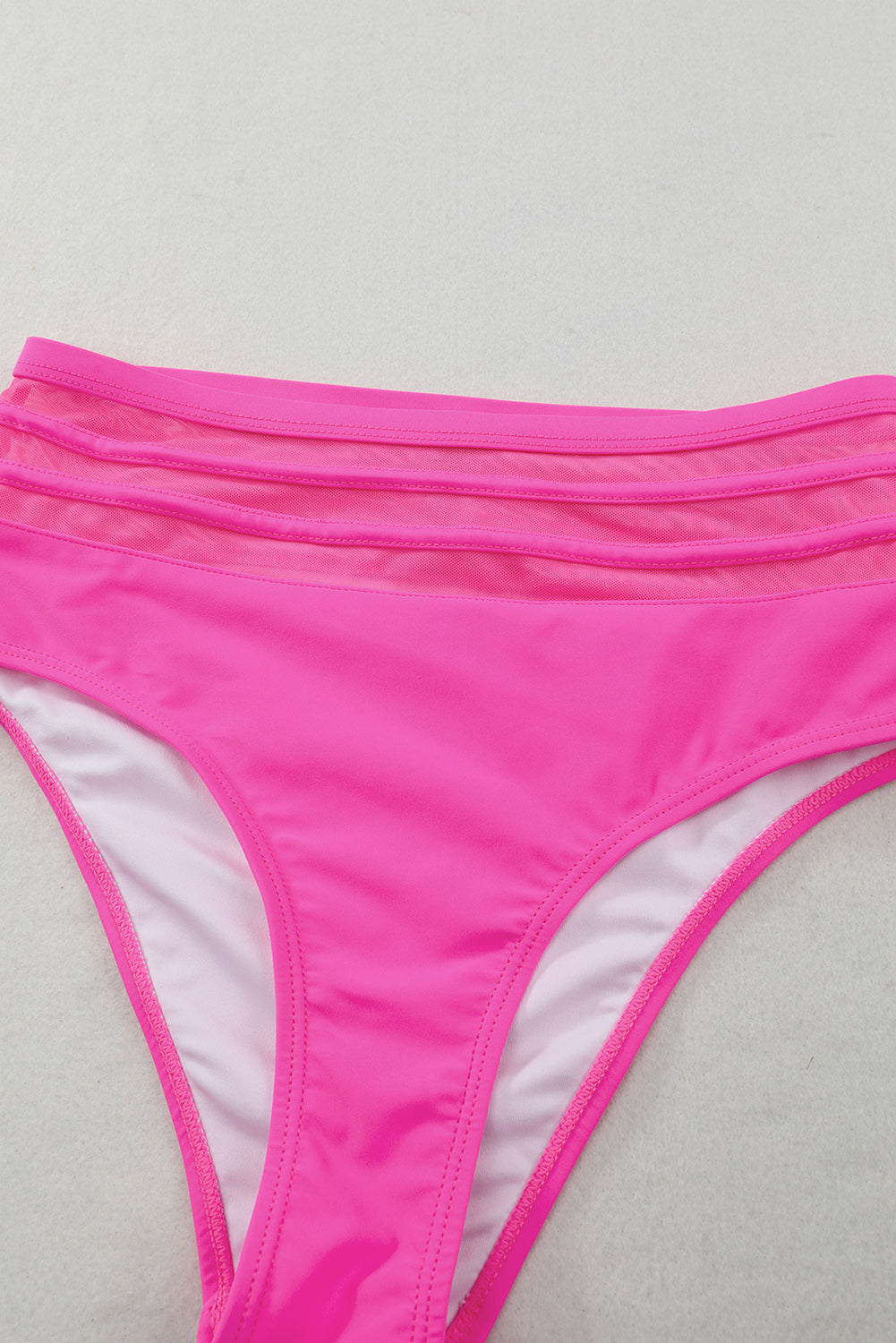 Bikini a vita alta incrociato rosa smerlato