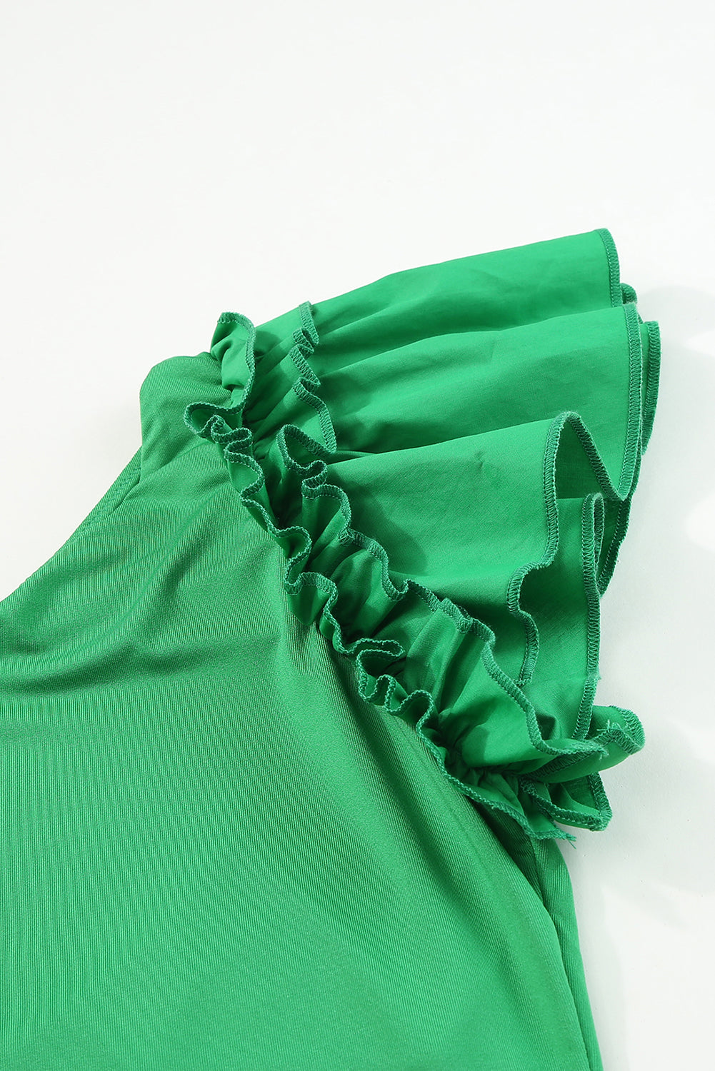 Zelen enobarvni bodi z naborki in rokavi na eni rami