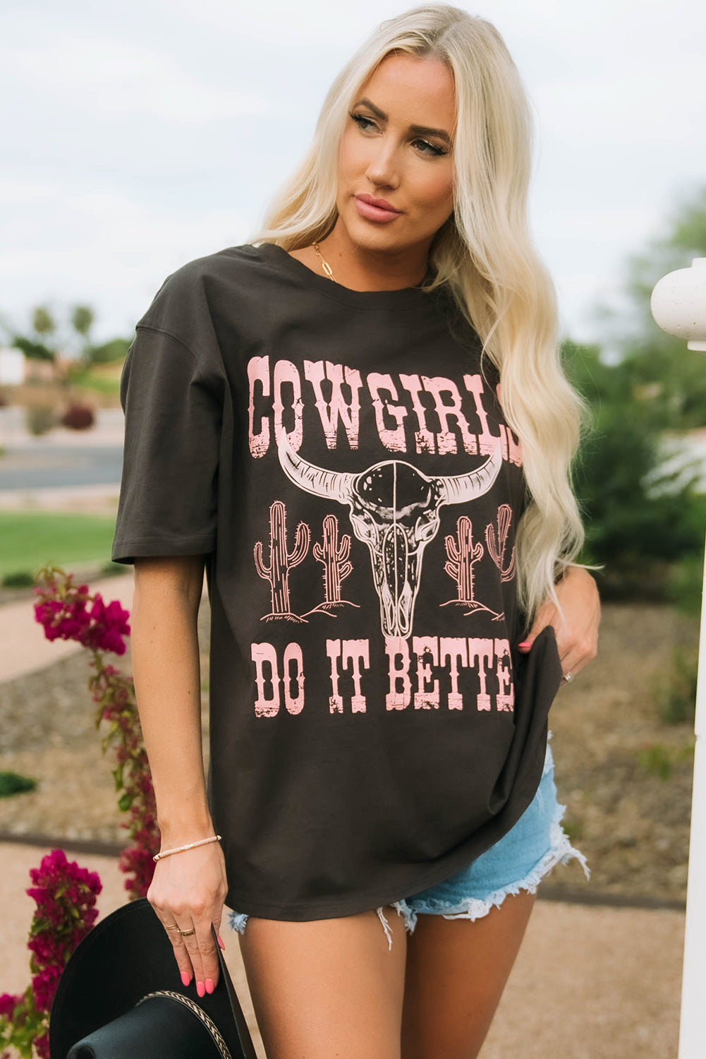 T-shirt oversize con stampa grafica grigia COWGIRLS DO IT BETTER