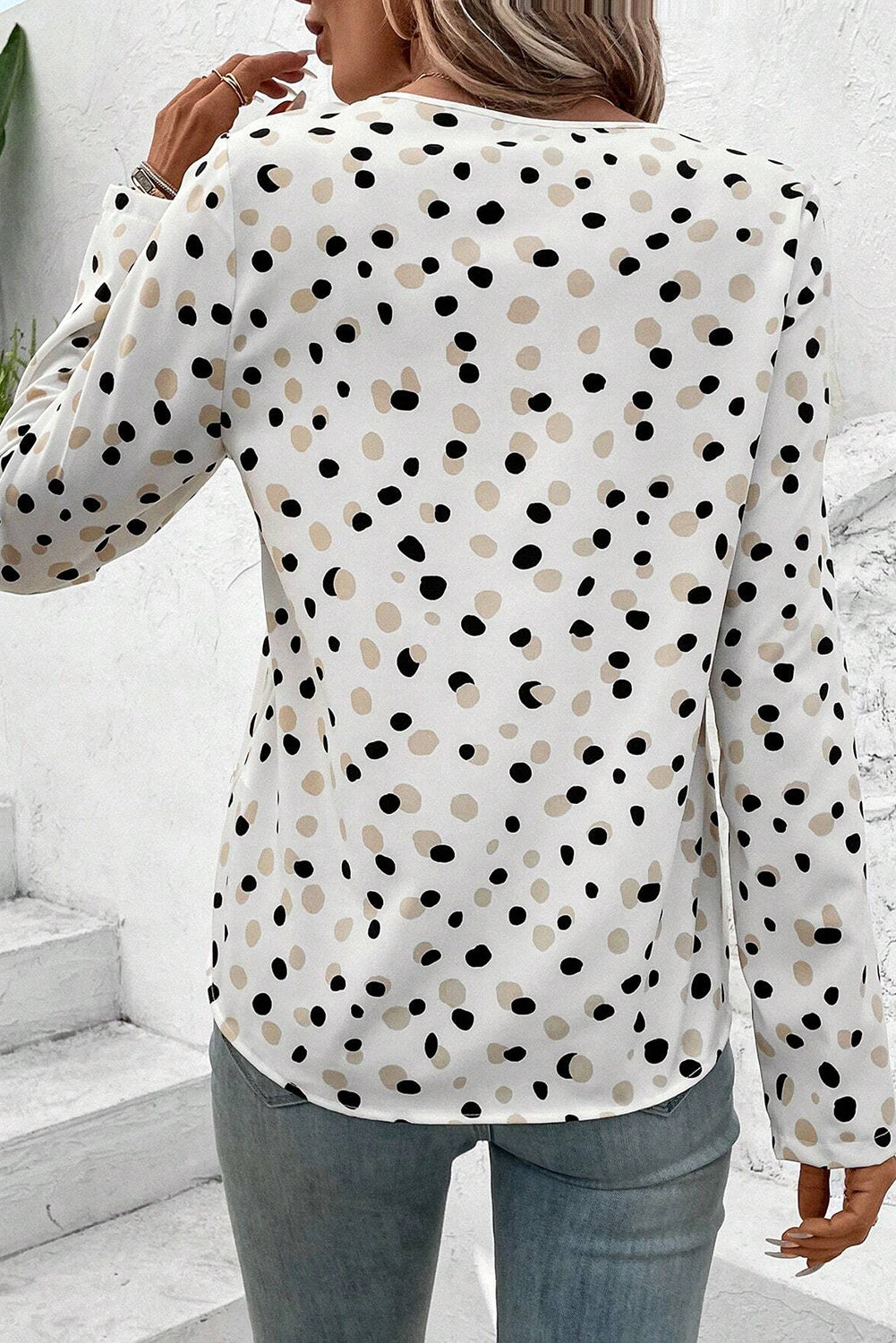 Weiße Bluse mit V-Ausschnitt und Polka Dot-Print