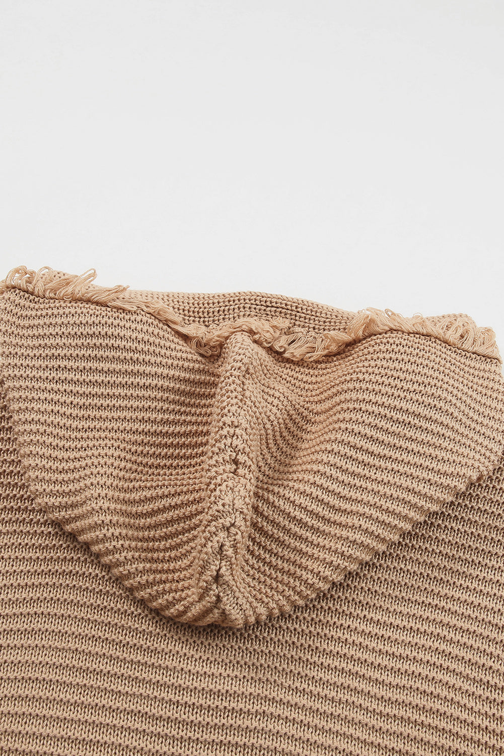 Rebrasti pulover s kapuco na spuščenih ramenih v kaki barvi z V izrezom