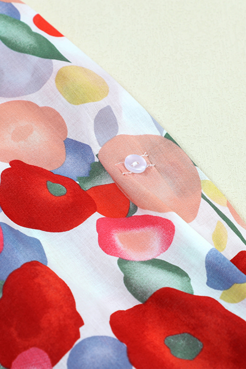 Večbarvna srajca z zapestnico in cvetličnim vzorcem