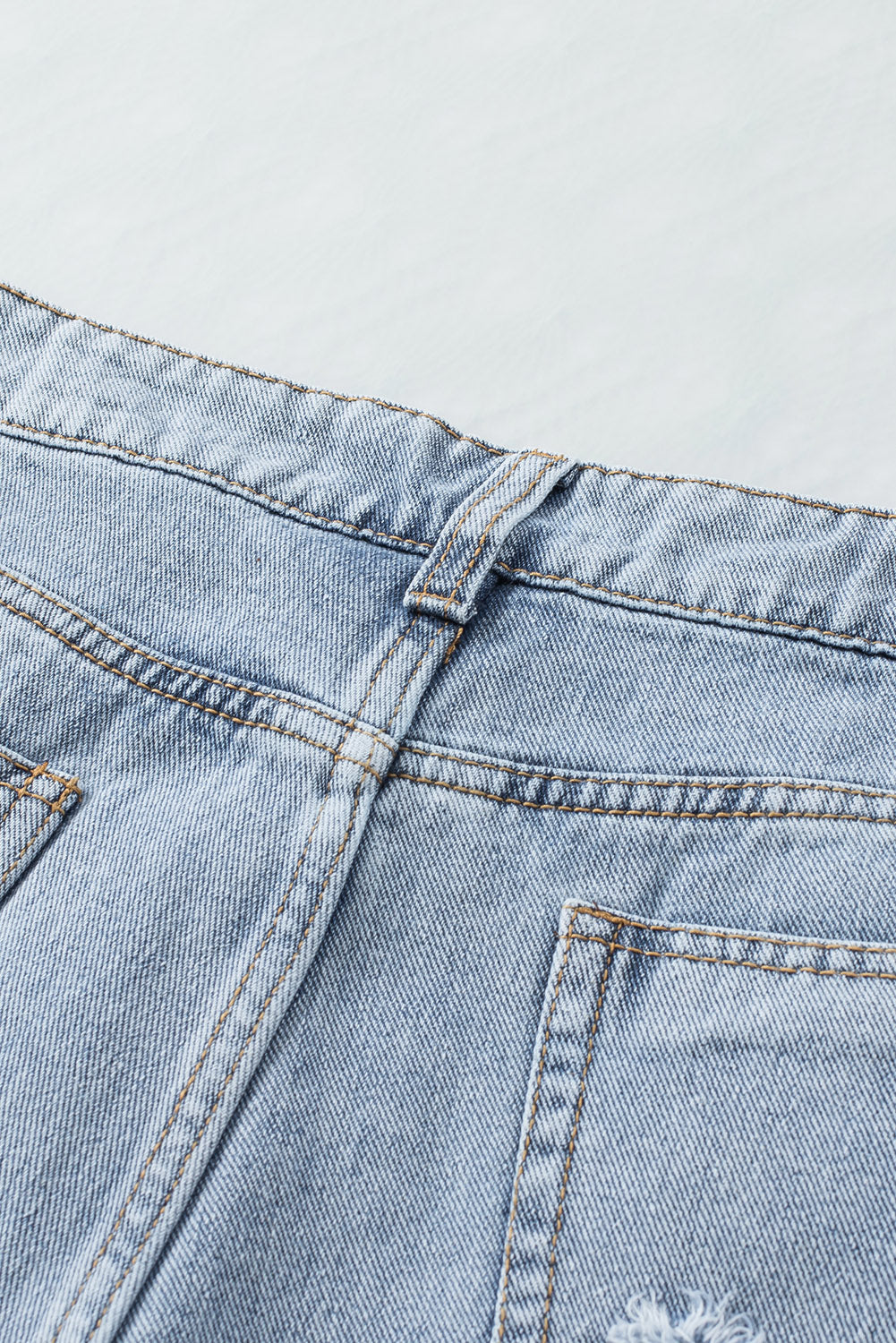 Nebesno modre kratke hlače iz džinsa z resicami z resicami