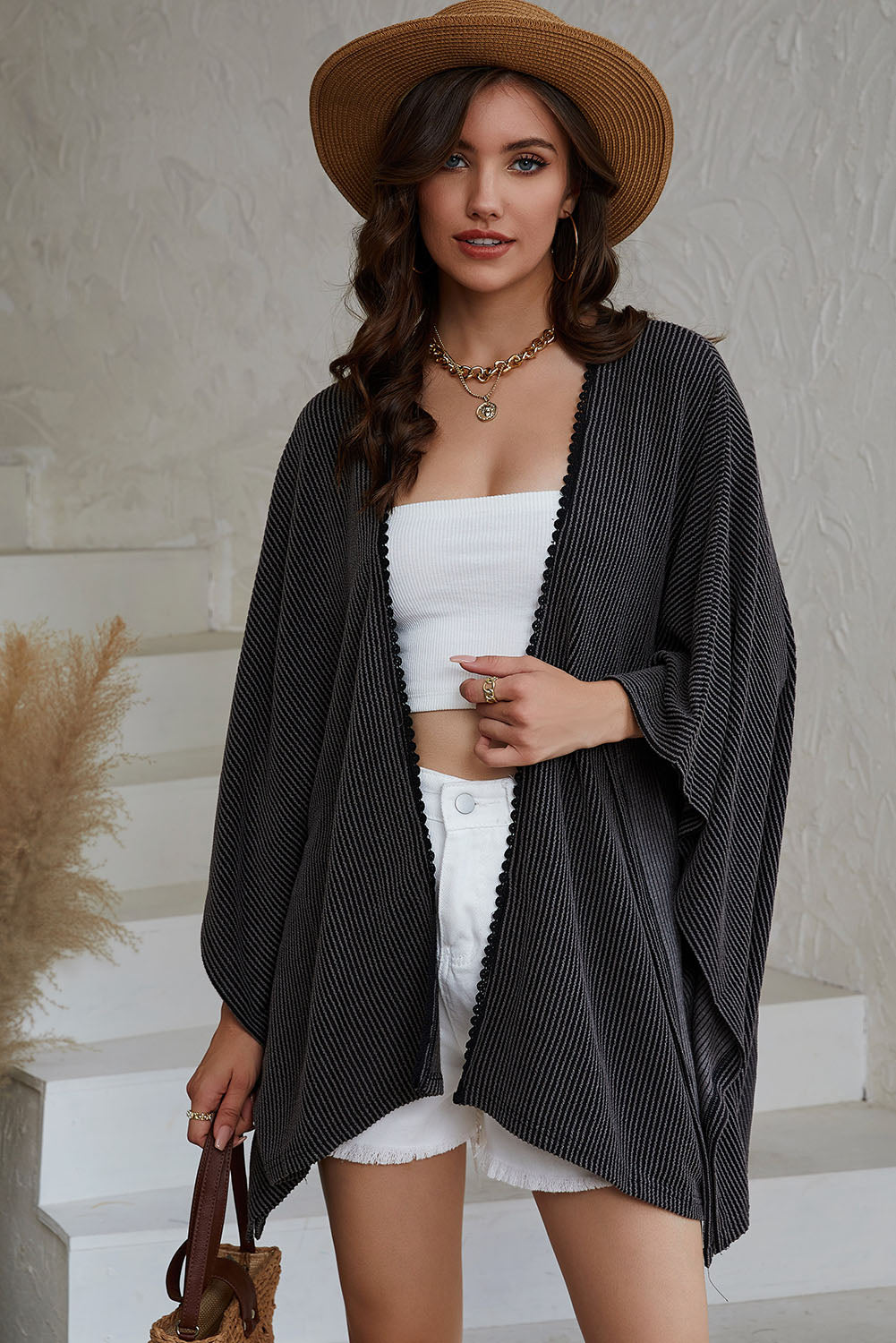 Kimono oversize côtelé noir avec bordure en dentelle