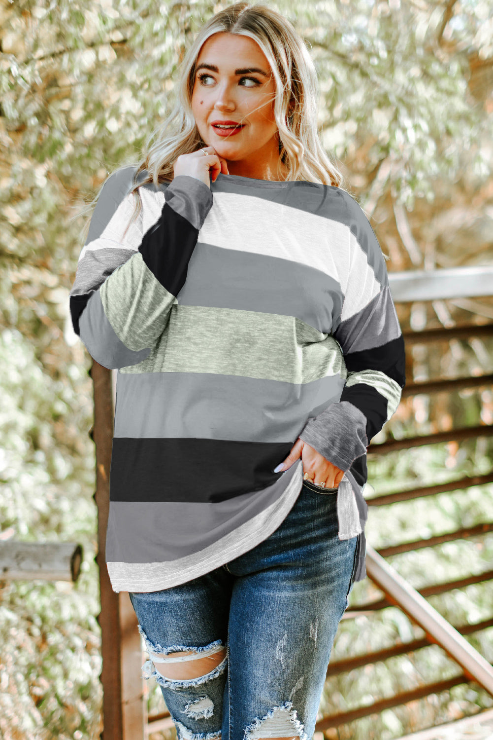 Zgornji del puloverja s sivimi črtami velike velikosti Colorblock