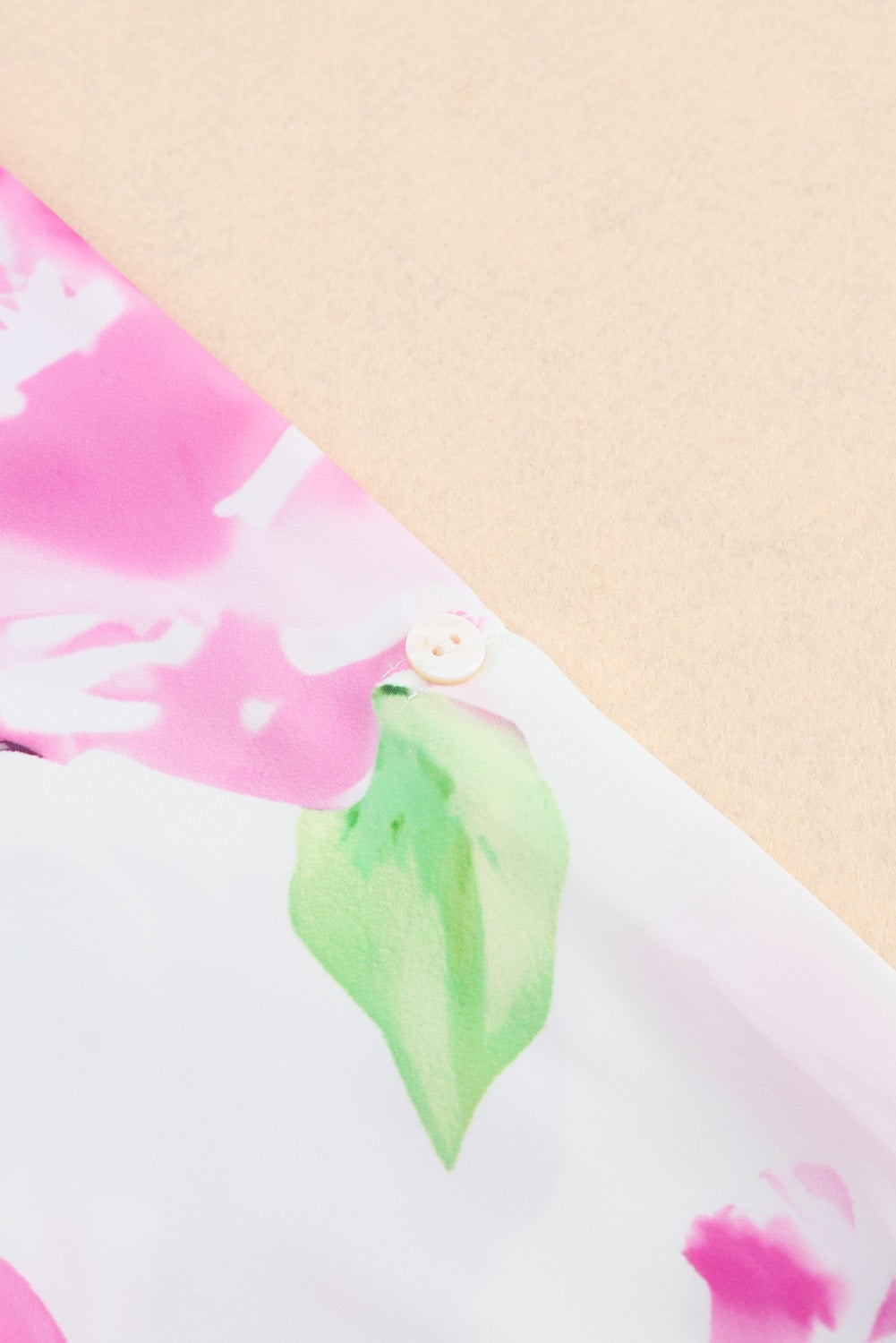 Camicia tunica con maniche a linguetta con lacci e stampa floreale viola