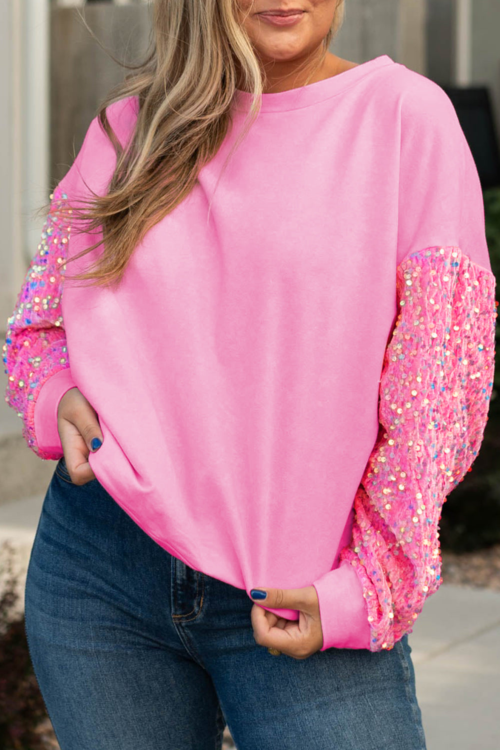 Rosafarbenes Plus-Size-Sweatshirt mit Paillettenärmeln und überschnittener Schulter