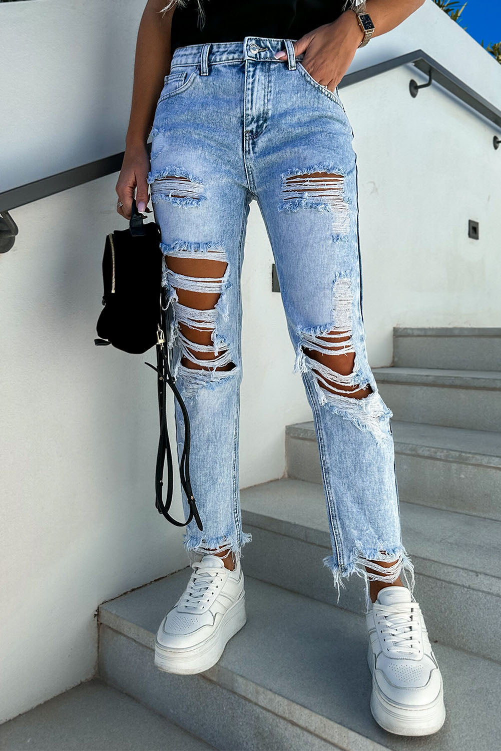 Jeans slim fit effetto consumato lavaggio acido azzurro cielo