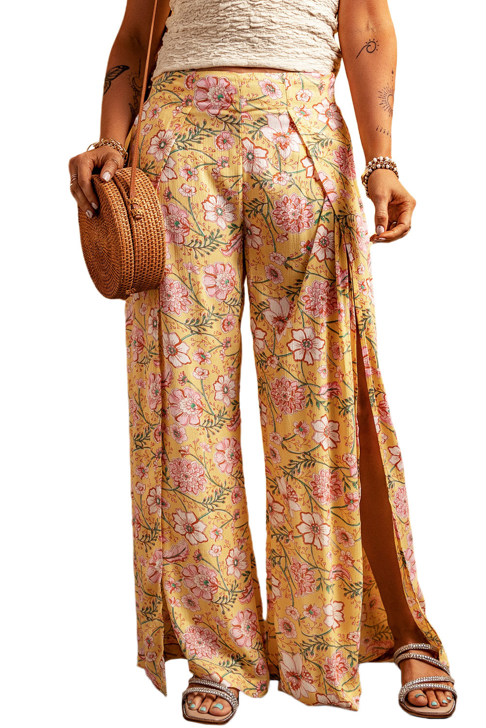 Žute hlače širokih nogavica s visokim prorezom s cvjetnim uzorkom