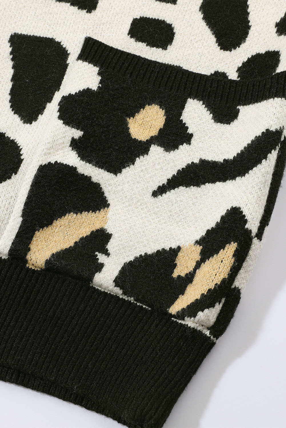 Pullover in Übergröße mit Leoparden-Rippbesatz und Taschen