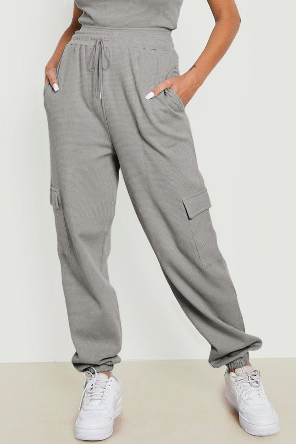 Pantaloni jogger con tasca cargo con texture waffle grigia