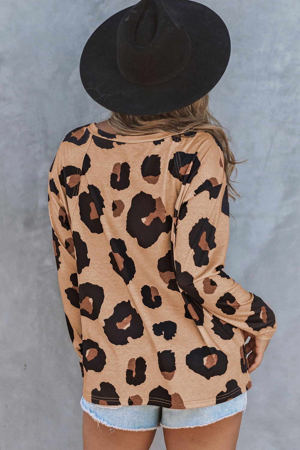 Top ampio a maniche lunghe con stampa leopardata grigia
