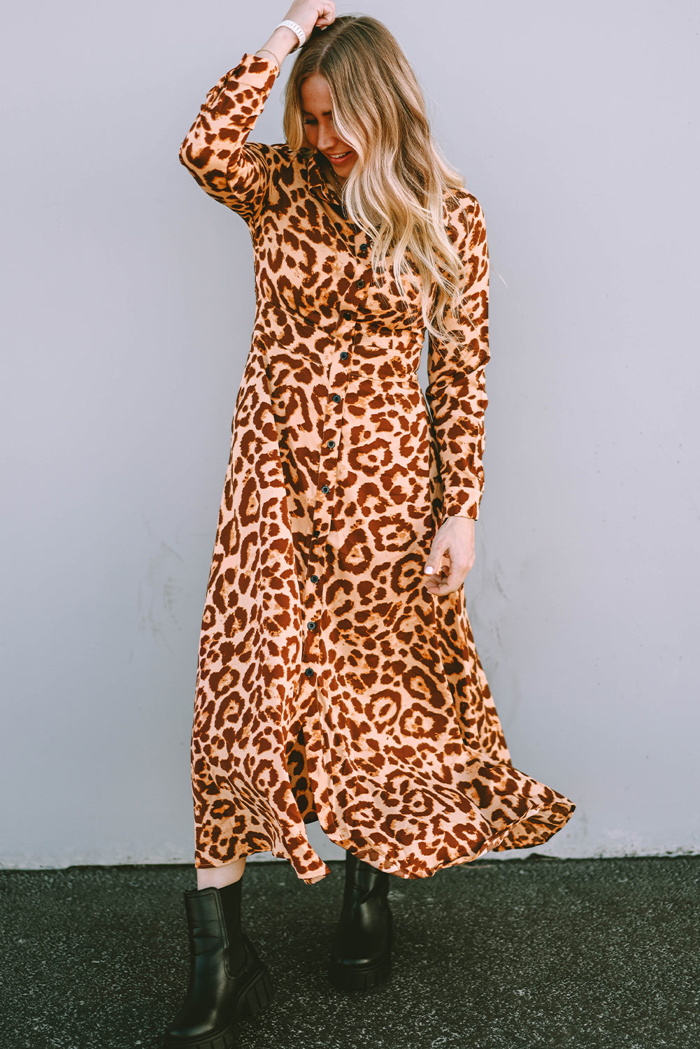 Maxi haljina dugih rukava s kopčanjem u obliku leoparda