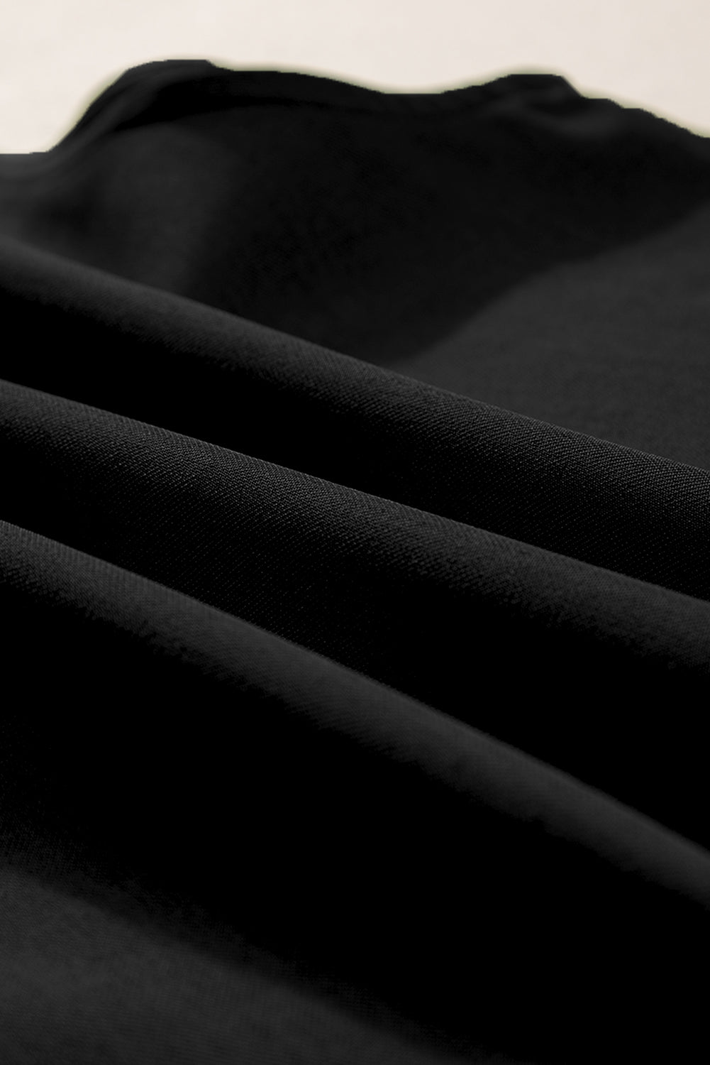 Schwarzes Tanktop mit Ricrac-Besatz und Shorts mit elastischem Bund