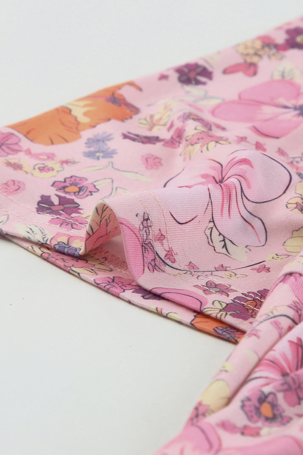 Mehrfarbiges Rüschen-Minikleid mit Hibiskusblüten-Print