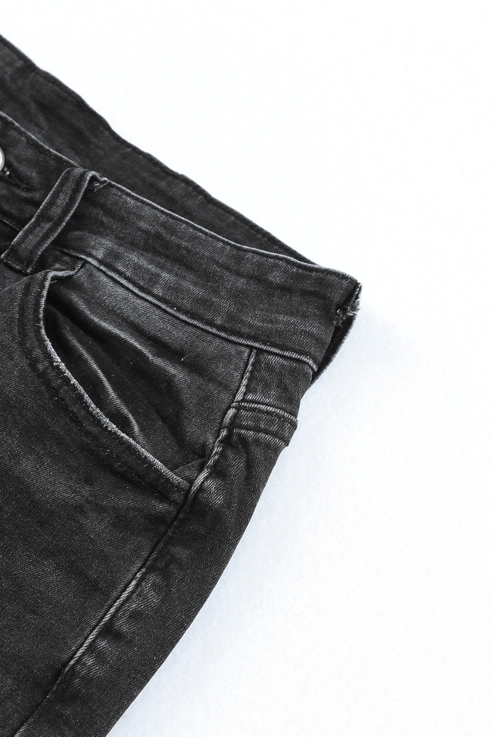 Blaue, aufgerollte Bermuda-Jeansshorts im Used-Look