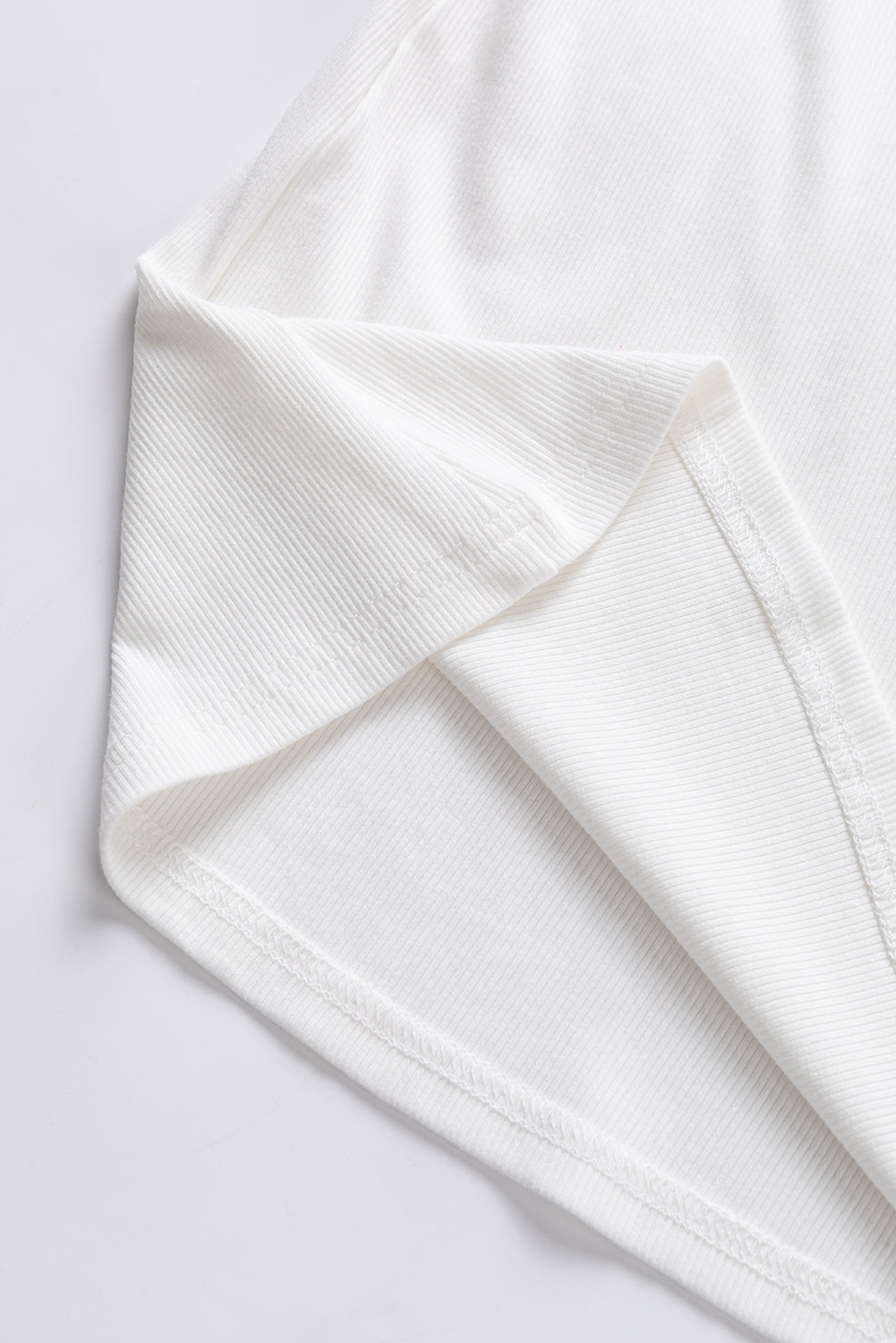 Weißes, kontrastierendes Tweed-Oberteil mit Puffärmeln