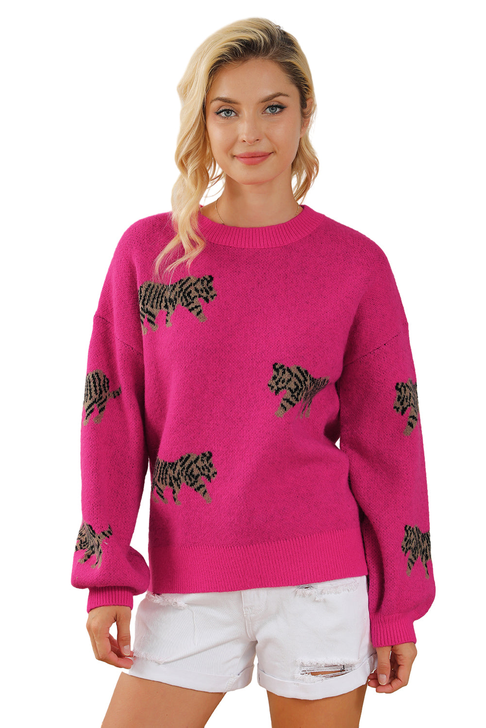 Ležeren pleten pulover z rožnato rdečim živalskim vzorcem