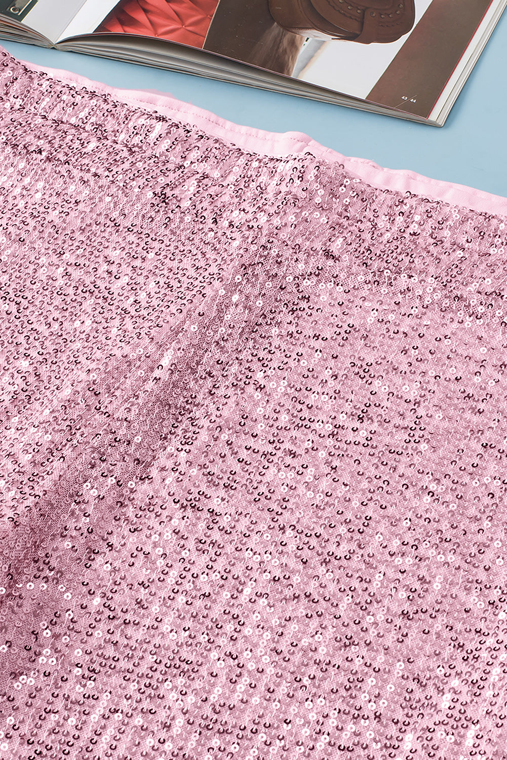 Rosafarbene, fließende Schlaghose mit glänzenden Pailletten in Übergröße